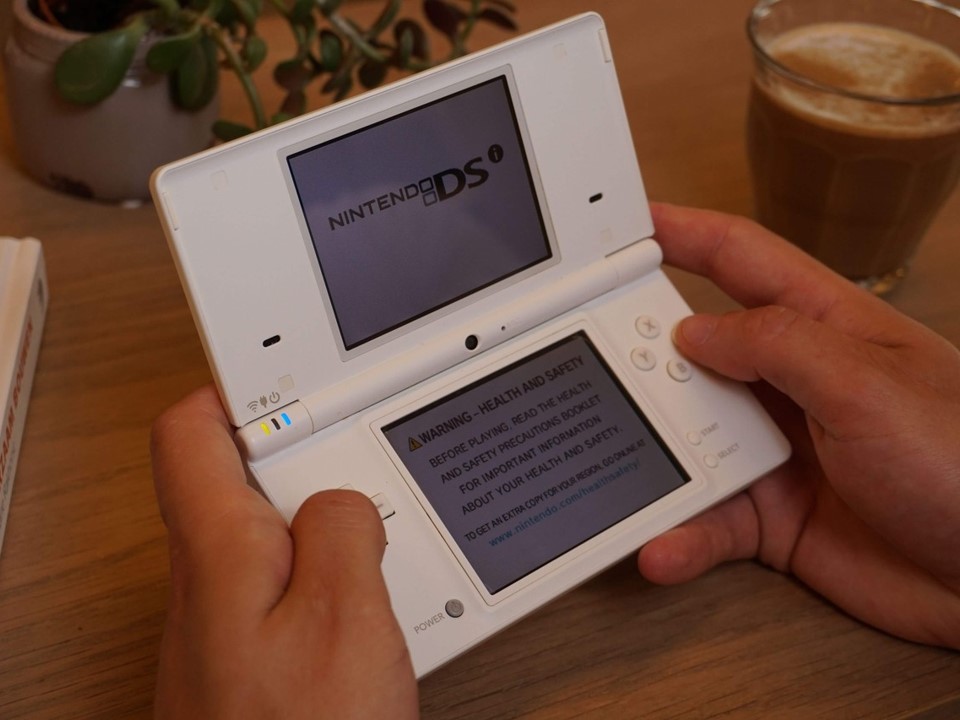 Nintendo DSi - White - Nintendo DS Hardware - 3