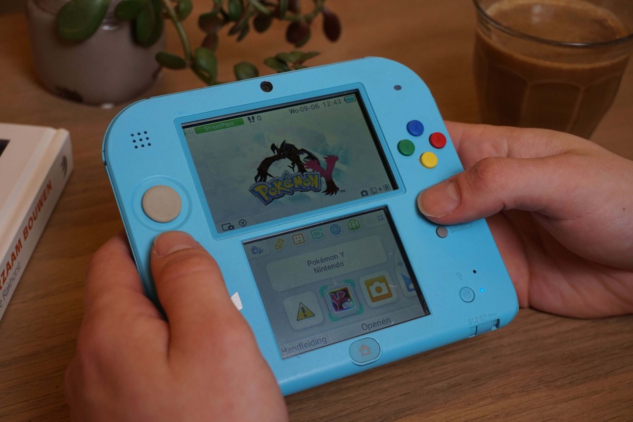 Nintendo 2DS - Pokémon Sun Moon Edition - Light Blue - Nintendo 3DS Hardware - 2