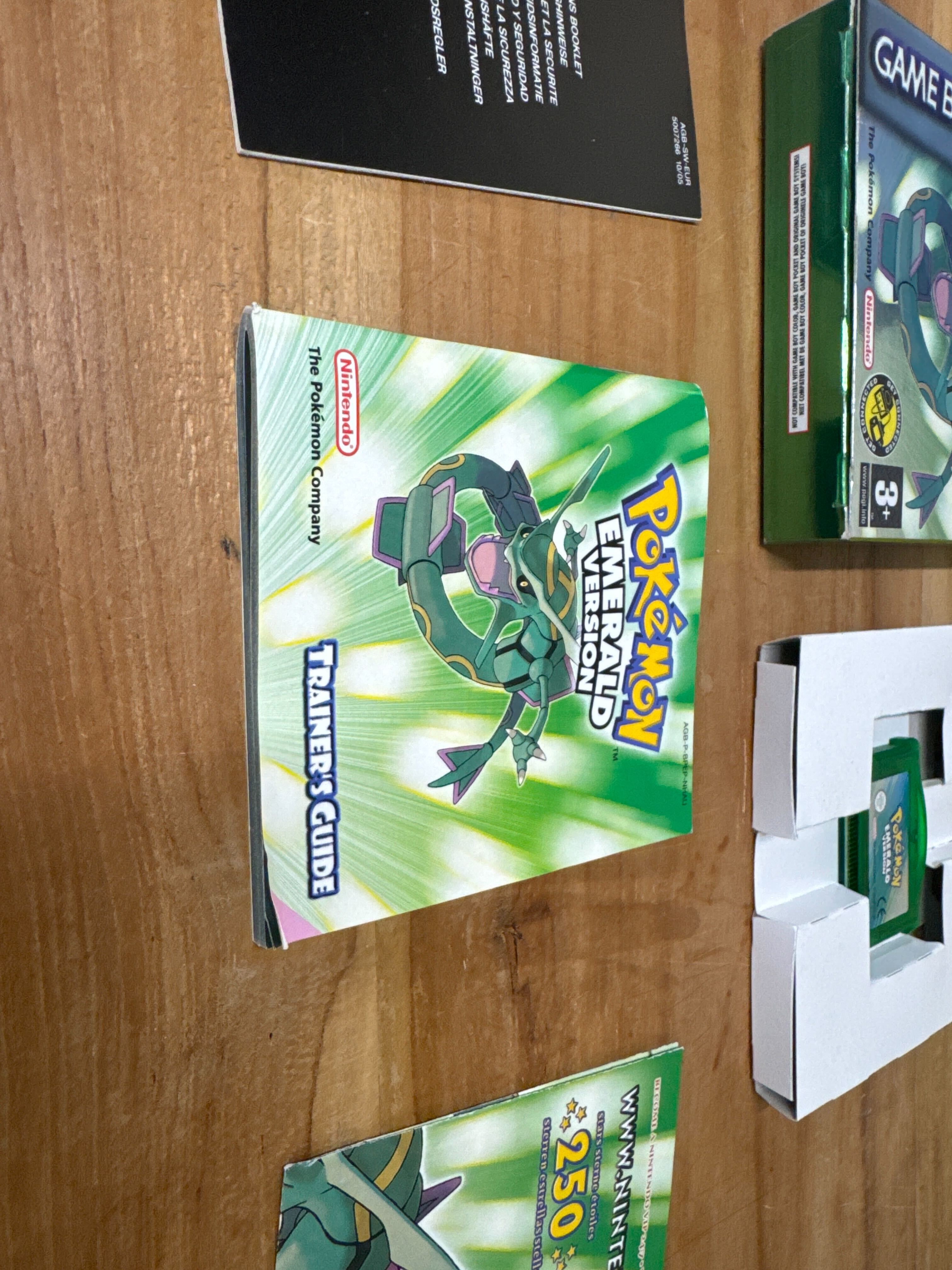 Pokemon Emerald - Gameboy Advance Games [Complete] - 3